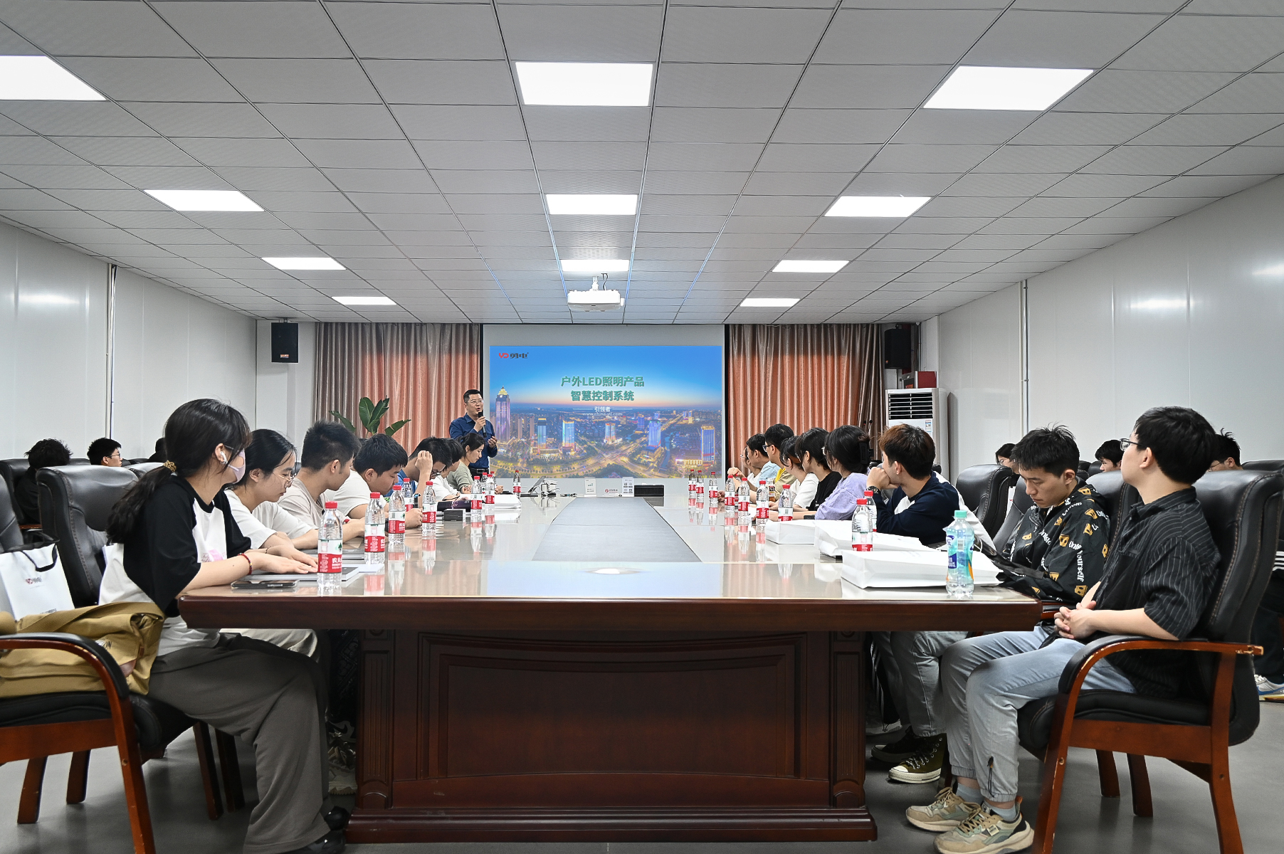 浙江理工大學學子走進勇電，探索智慧光影科技