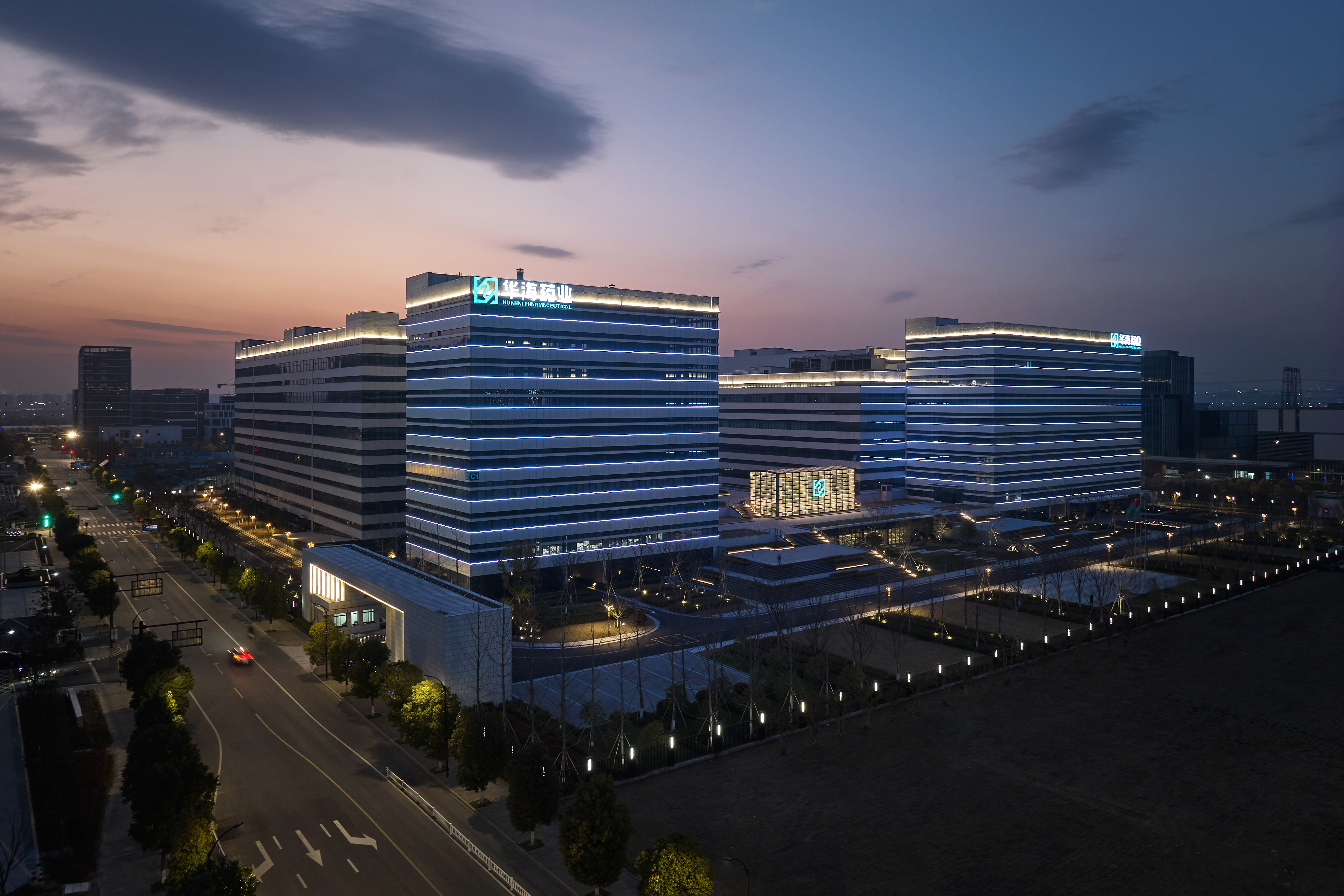 勻光線條燈，為華海藥業(yè)園區(qū)打造簡約舒適夜景
