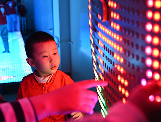 探索光電奧秘，勇電科技之光照進小朋友們的課堂